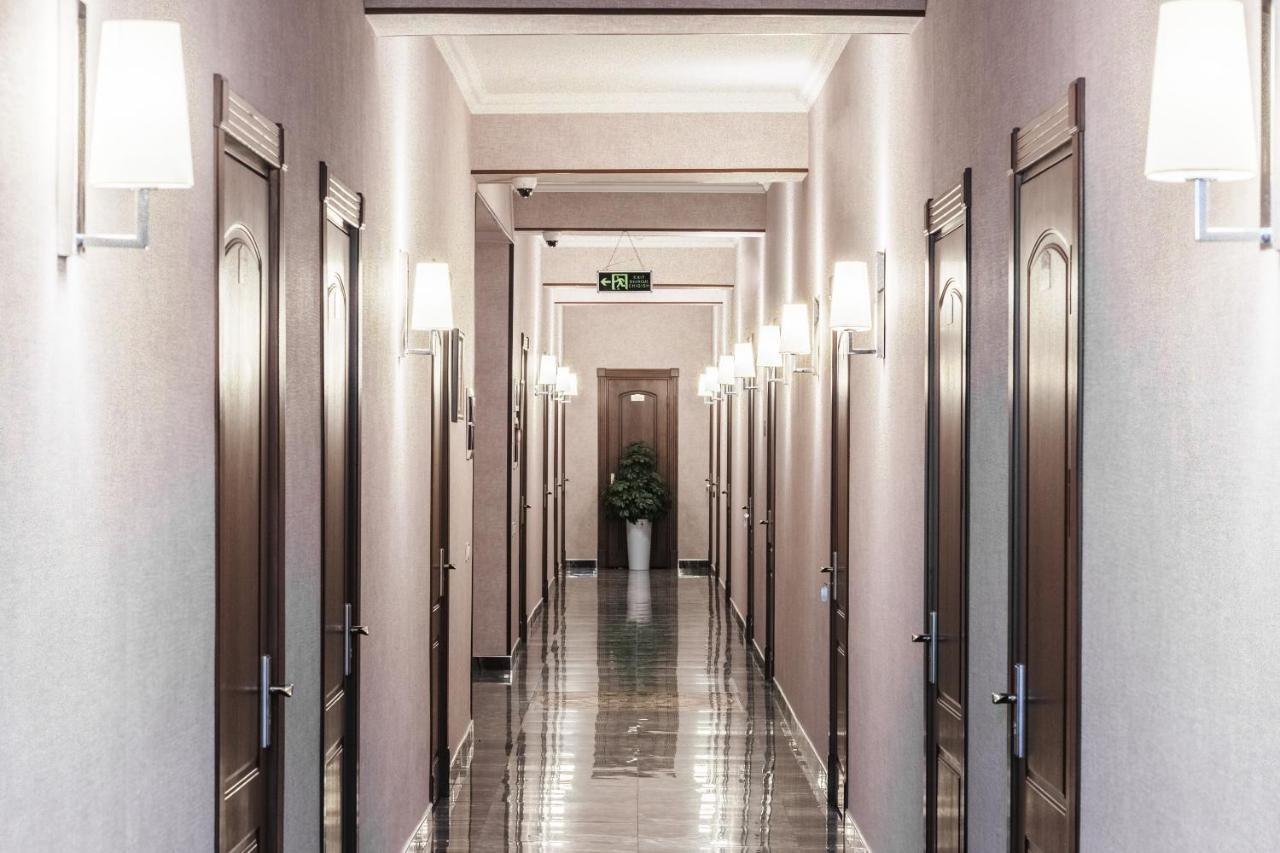 Western Suites Hotel Tasjkent Exteriör bild
